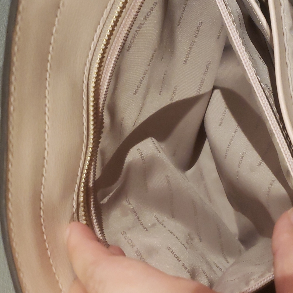 ❣️💫MARK DOWN💫❣️ Michael Kors pink bag - Picture 9 of 15